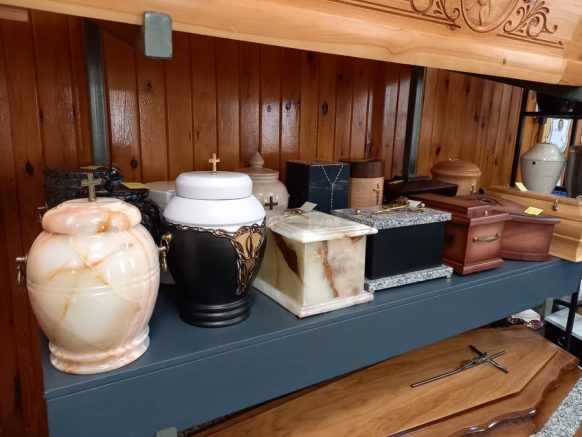 AVE_zzakad_Pogrzebowy_Piotrkow_Trybunalski_kolekcja_urn